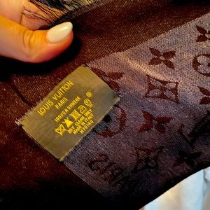 Louis Vuitton Black shimmer Scarf